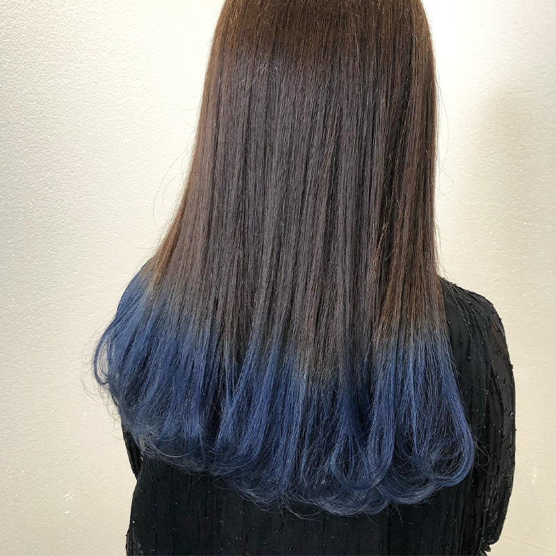 暗髪 ブルー裾カラー