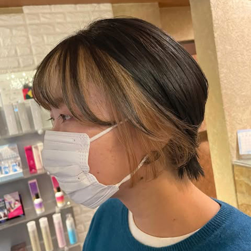 ベージュ