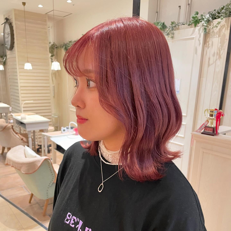 ピンクベージュ