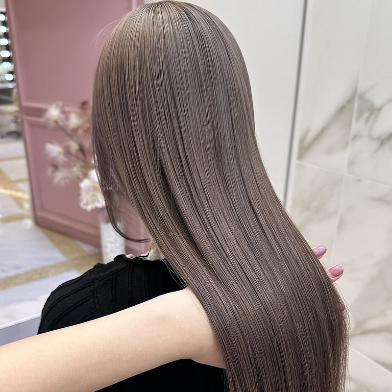 スモーキーグレージュ