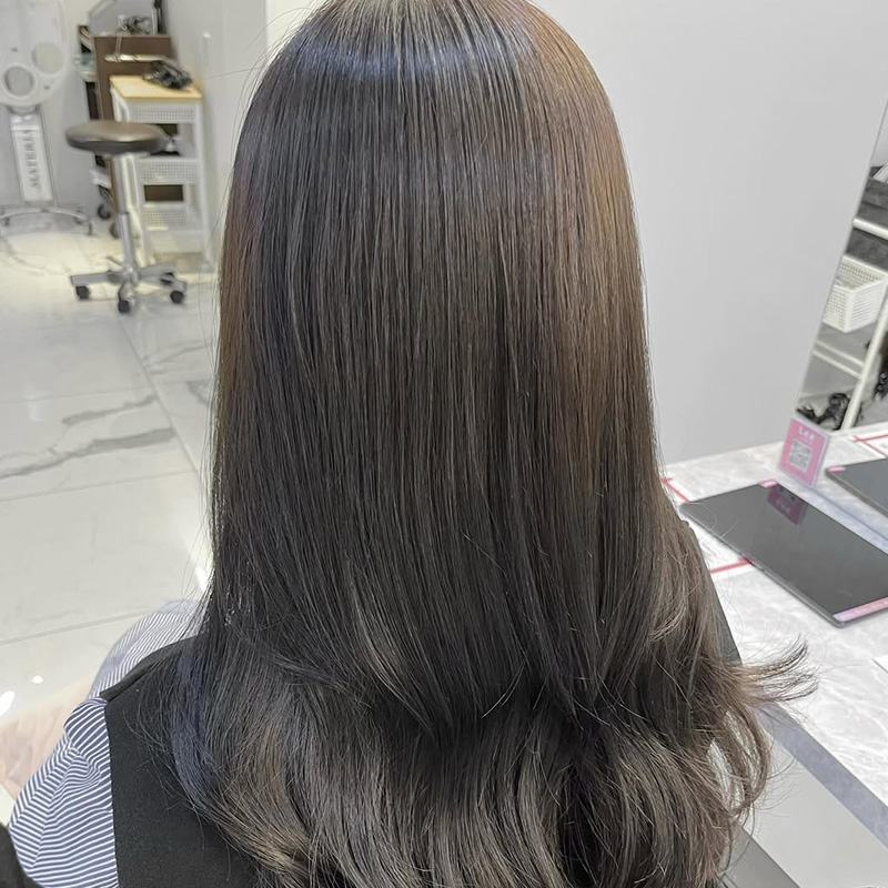 スモーキーグレージュ