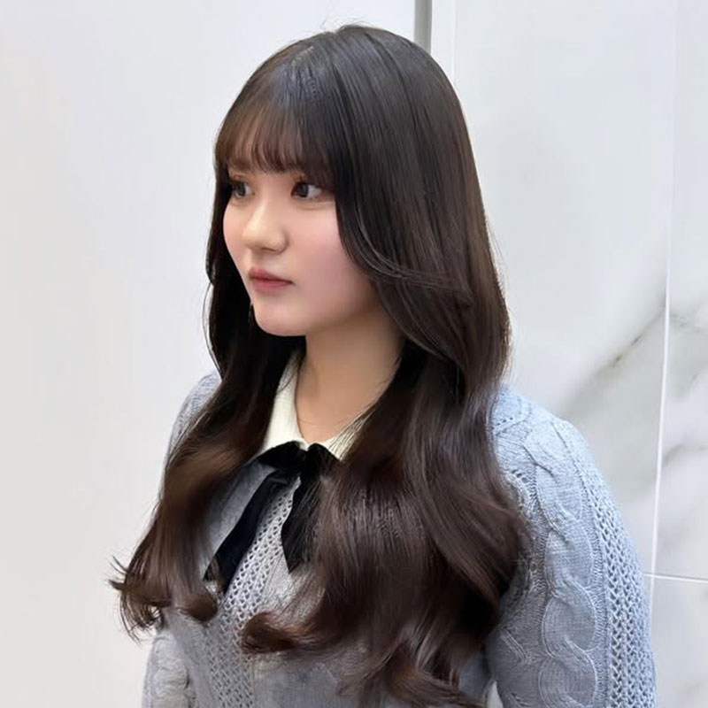 淡いグレージュ