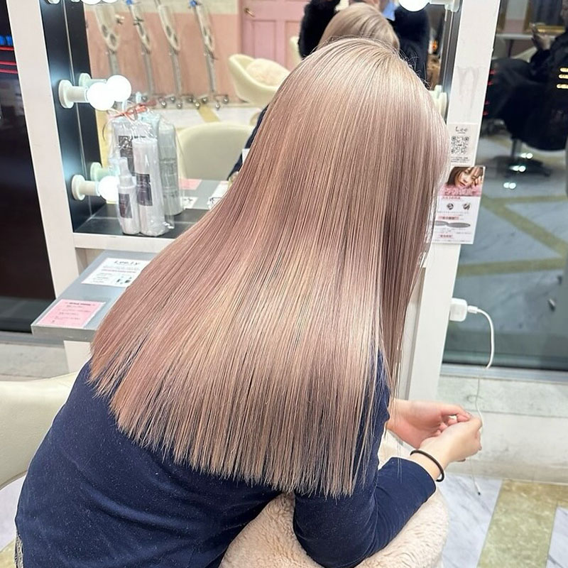 ホワイトグレージュ