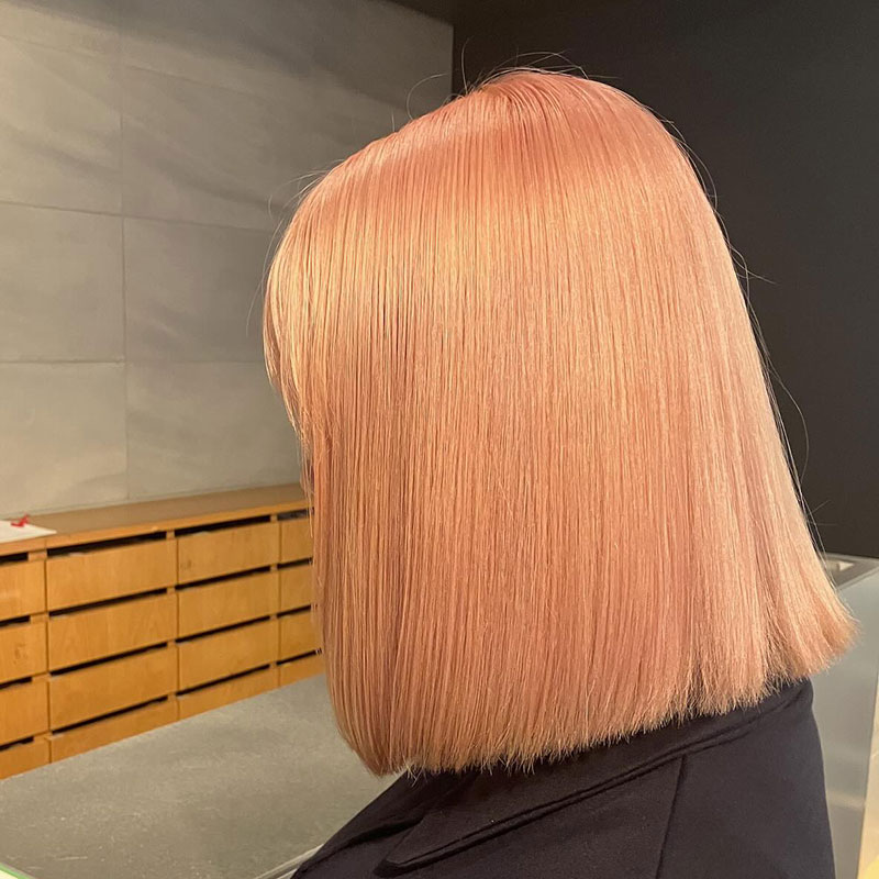 サーモンピンク