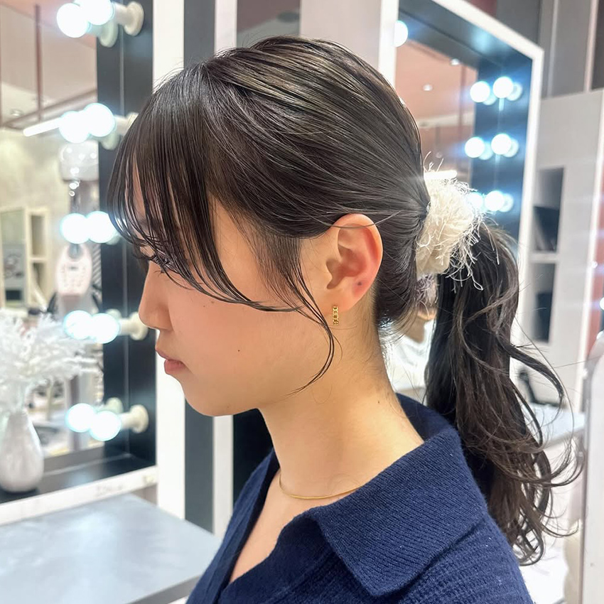 低めの“ポニーテール”