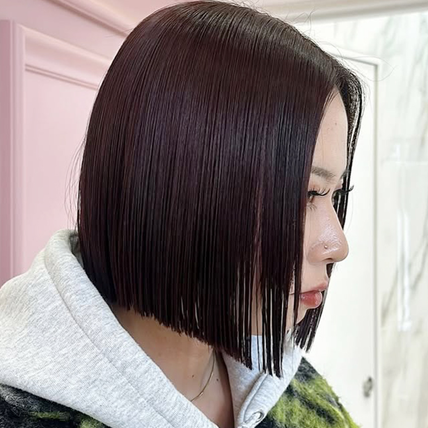 くびれ感を出した“前下がりボブ”