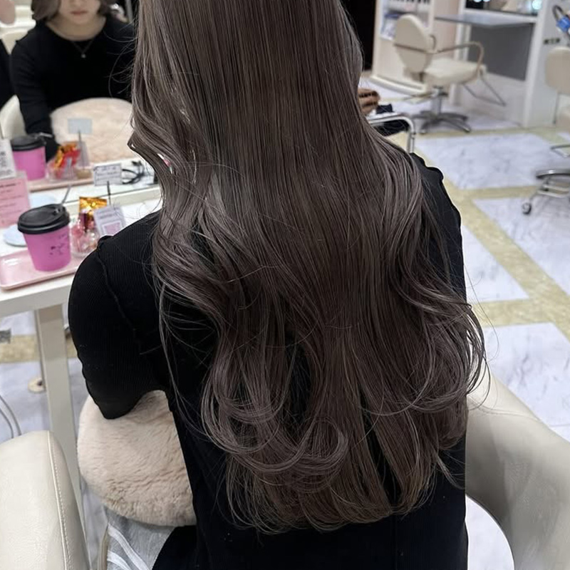 スモーキーグレージュ