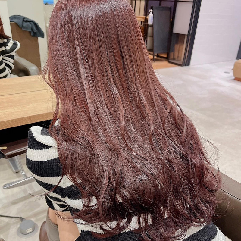 ピンクベージュ