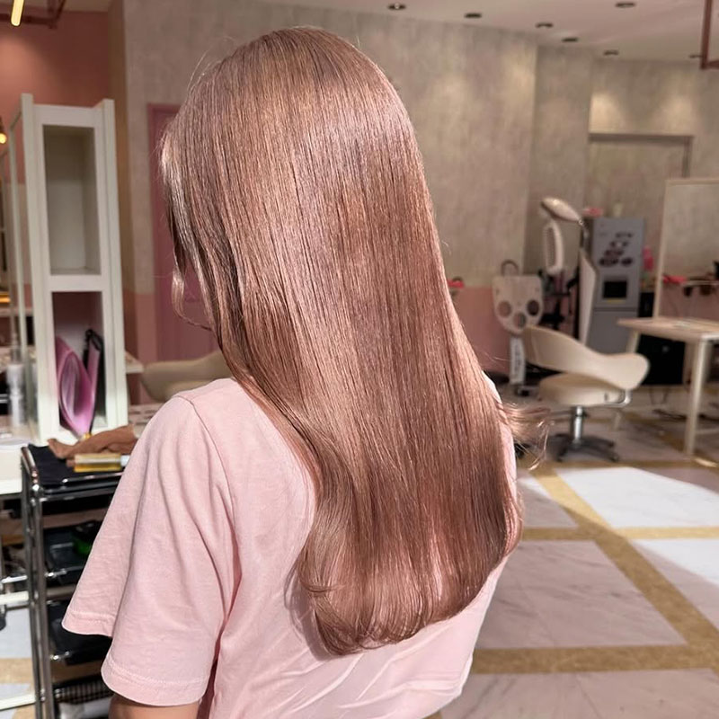 ピンクベージュ