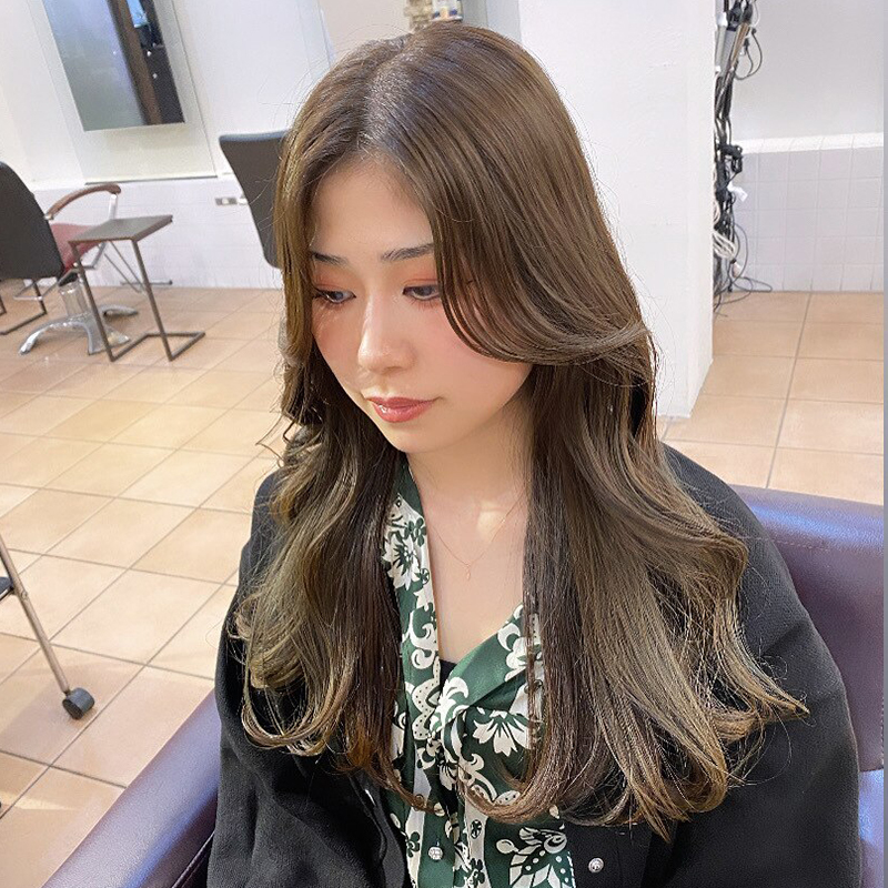 オリーブグレージュ