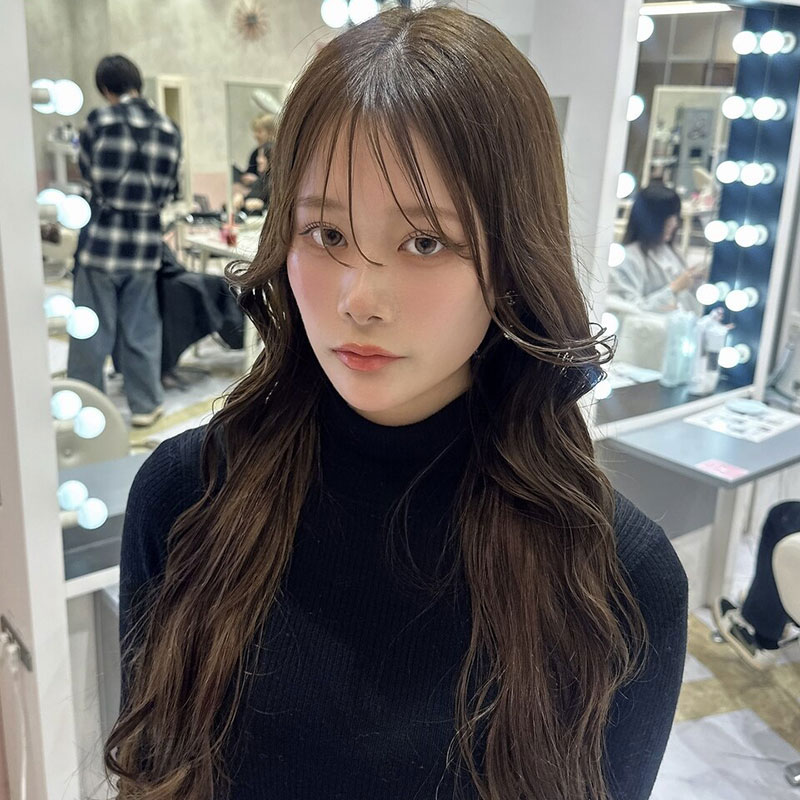 オリーブベージュュ