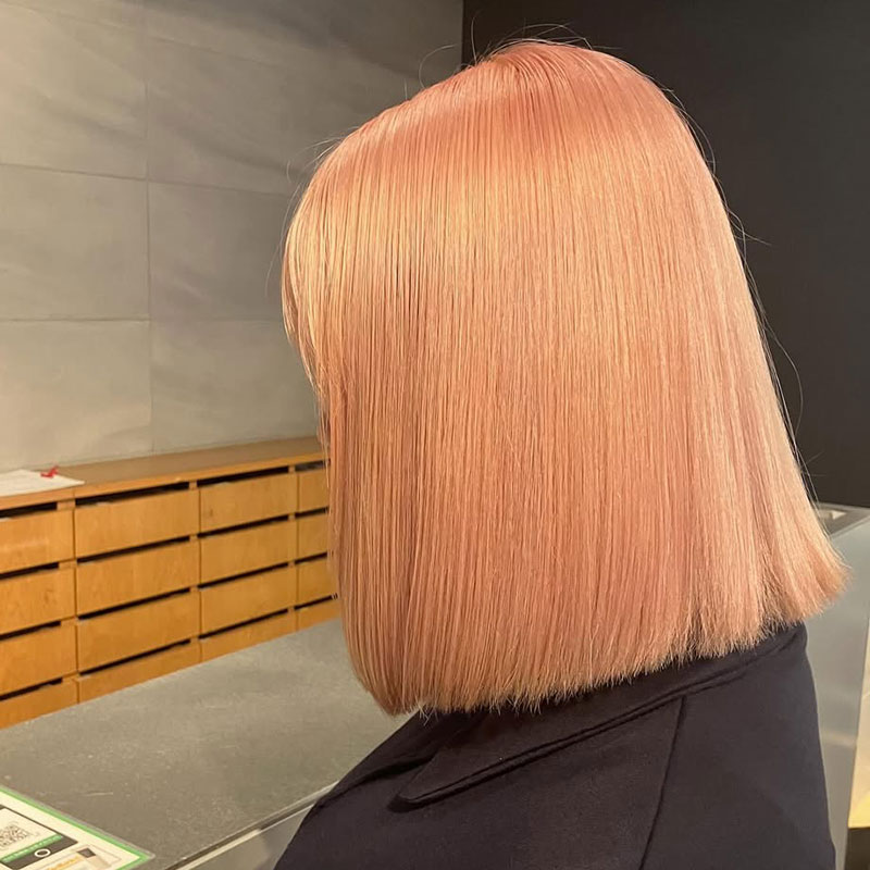 サーモンピンク